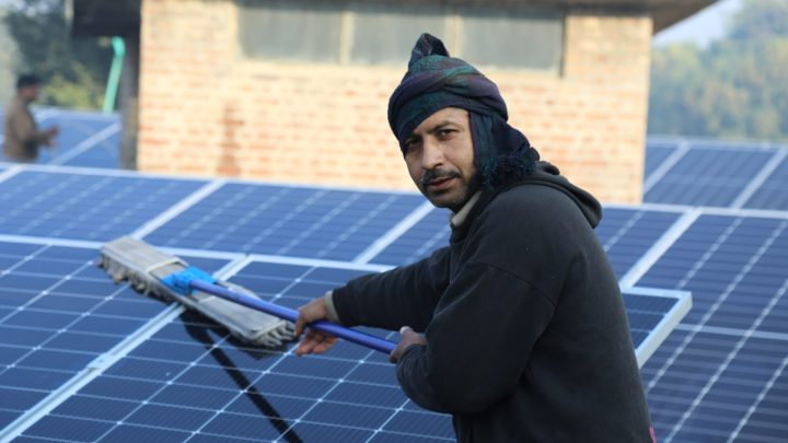 Zonnepanelen schoonmaken